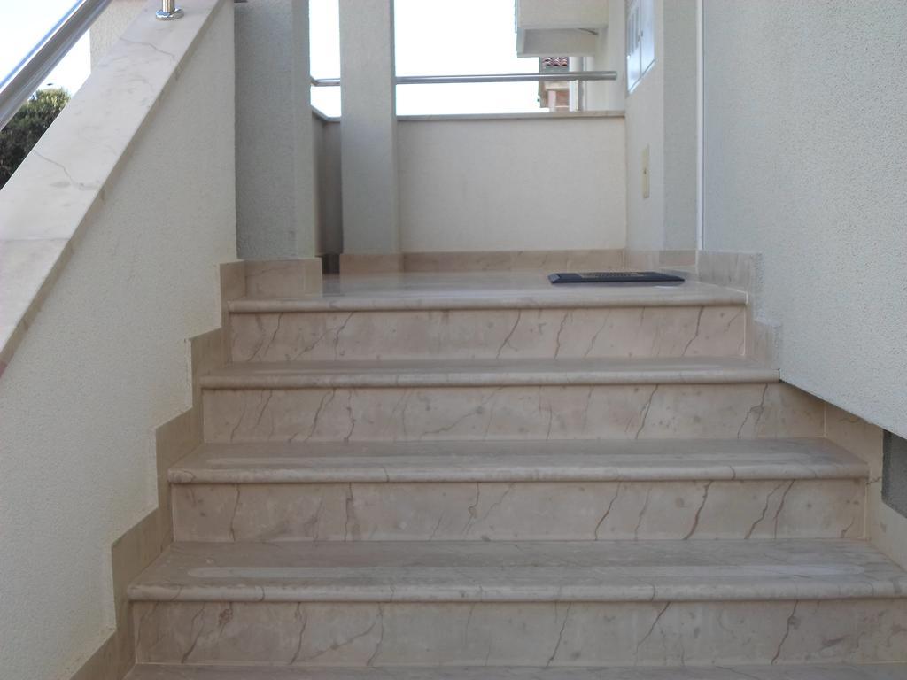 Apartments Biba Новаля Екстериор снимка