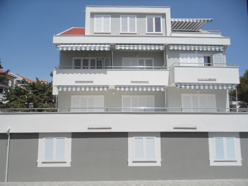 Apartments Biba Новаля Екстериор снимка
