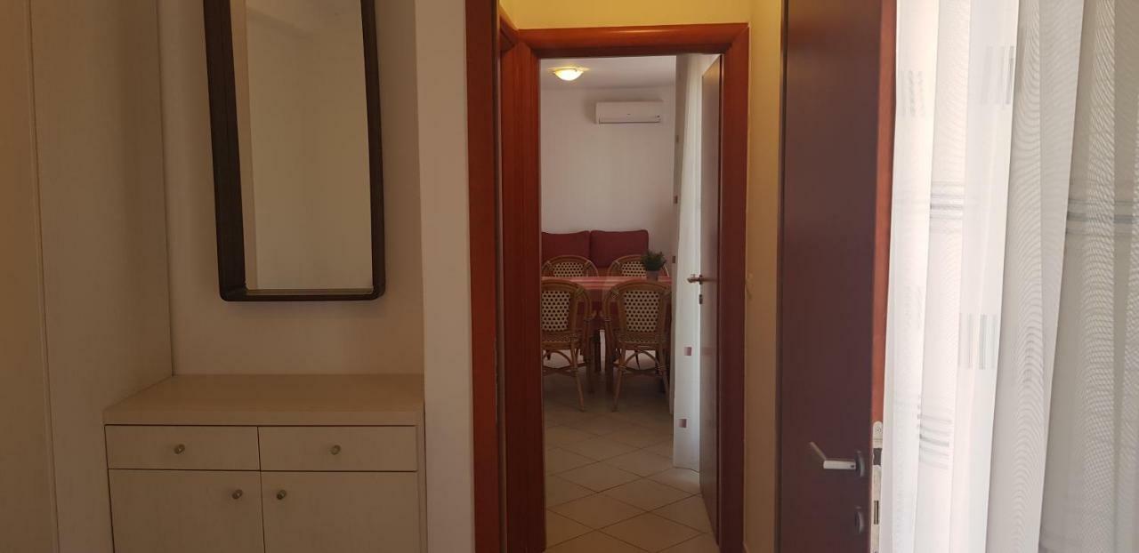 Apartments Biba Новаля Екстериор снимка