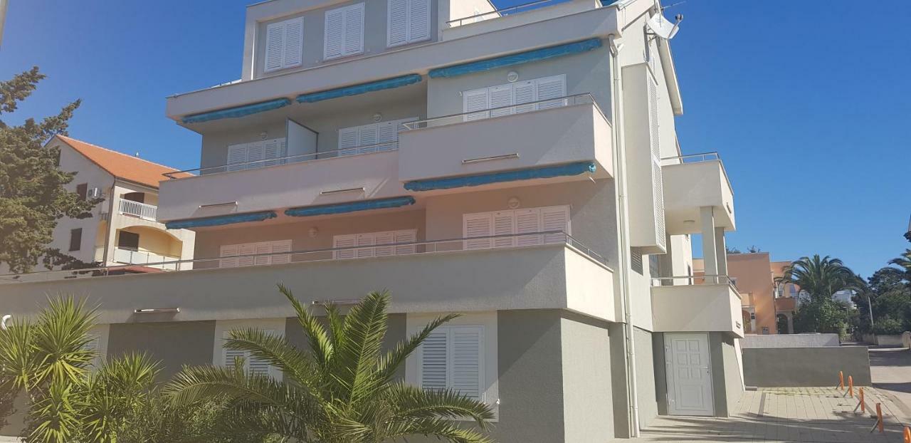 Apartments Biba Новаля Екстериор снимка