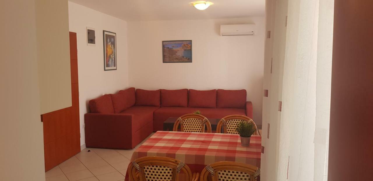Apartments Biba Новаля Екстериор снимка