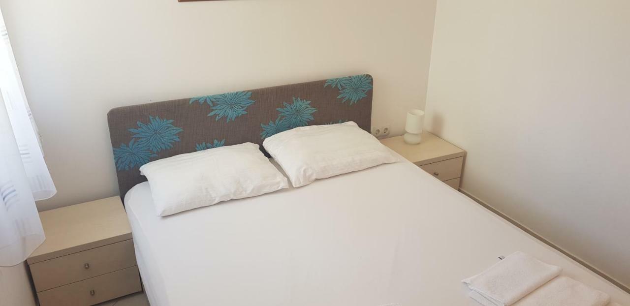 Apartments Biba Новаля Екстериор снимка