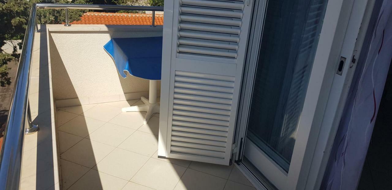 Apartments Biba Новаля Екстериор снимка