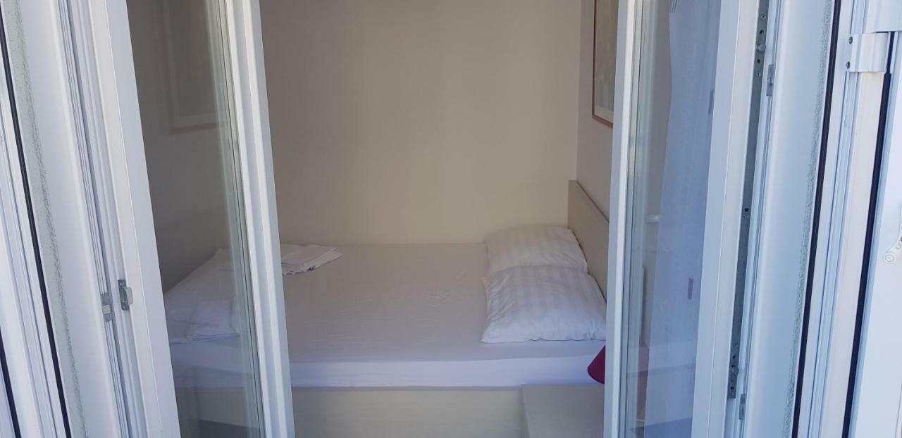 Apartments Biba Новаля Екстериор снимка