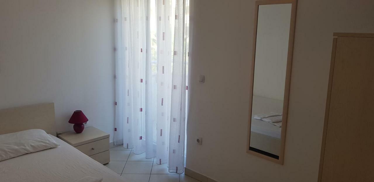 Apartments Biba Новаля Екстериор снимка