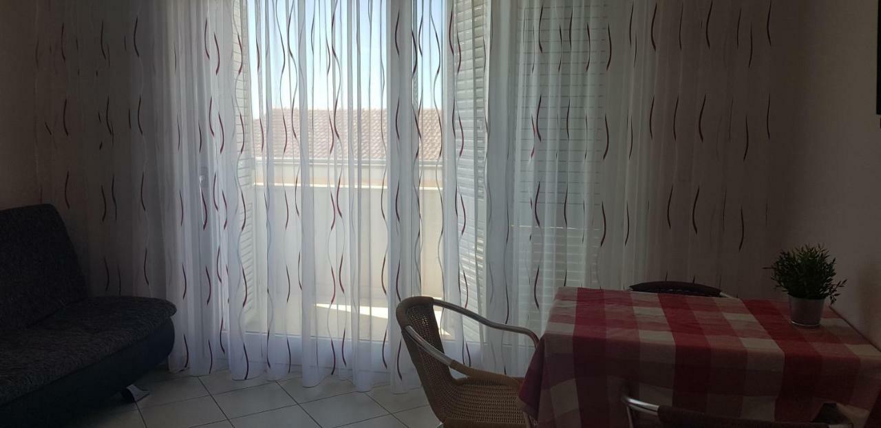 Apartments Biba Новаля Екстериор снимка