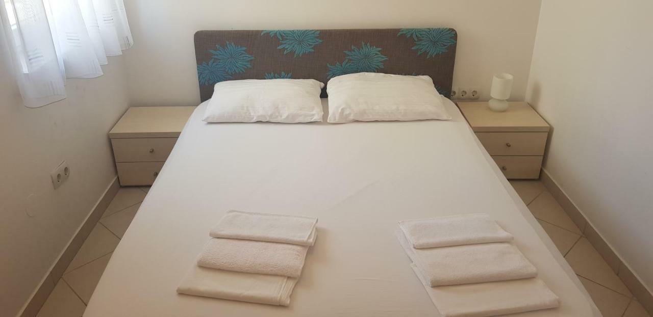 Apartments Biba Новаля Екстериор снимка