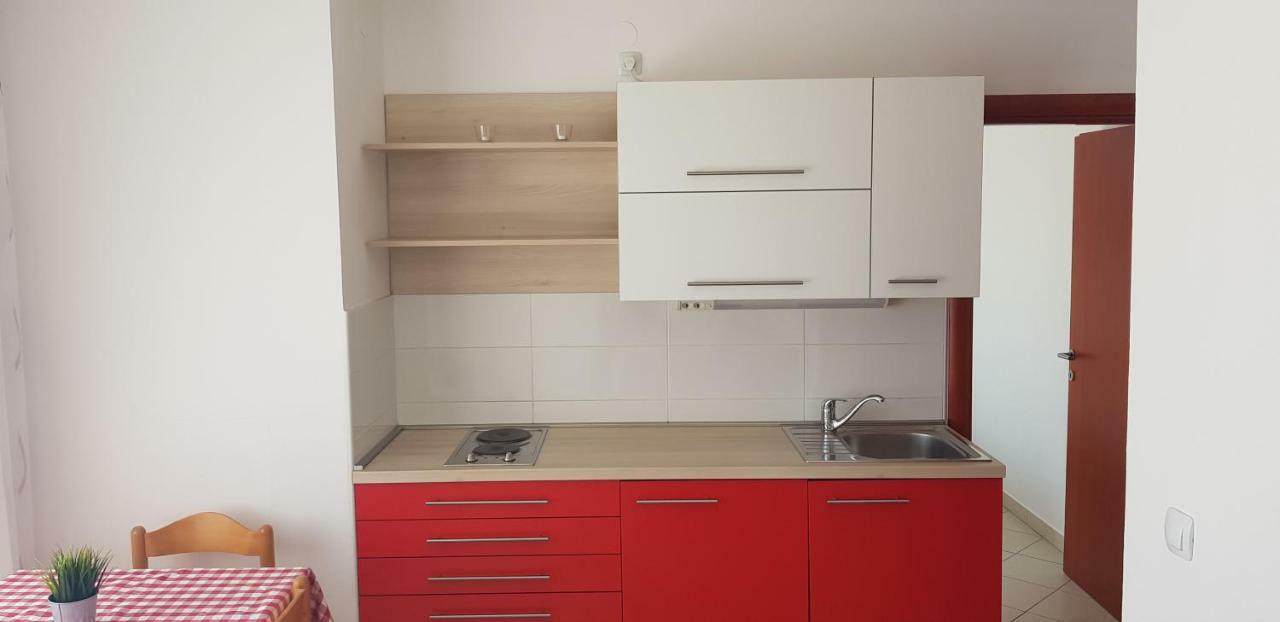 Apartments Biba Новаля Екстериор снимка