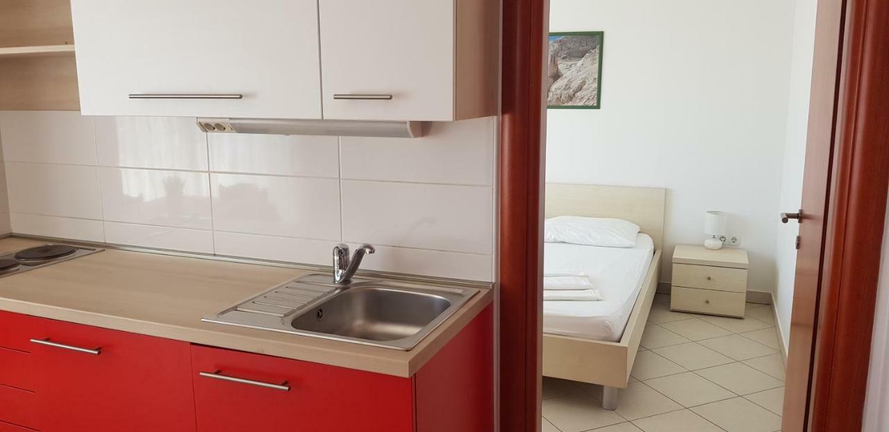 Apartments Biba Новаля Екстериор снимка