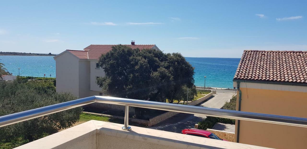Apartments Biba Новаля Екстериор снимка