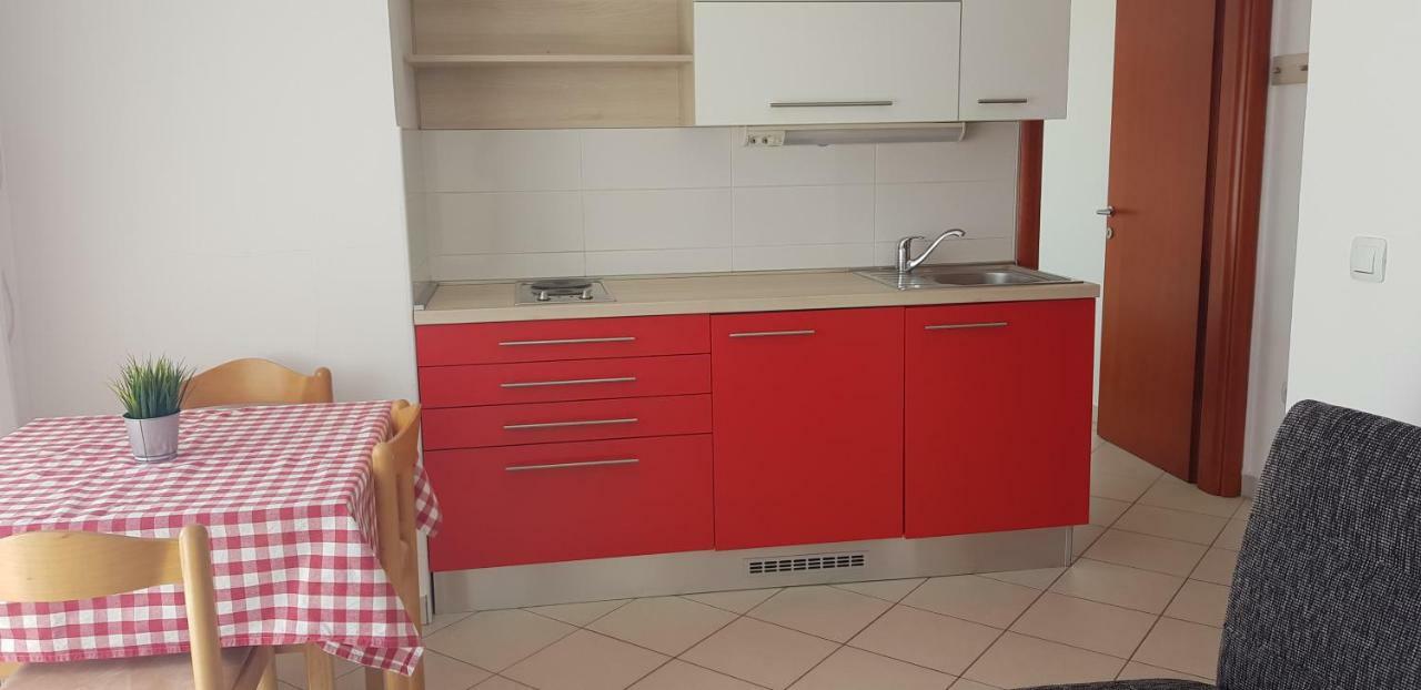 Apartments Biba Новаля Екстериор снимка